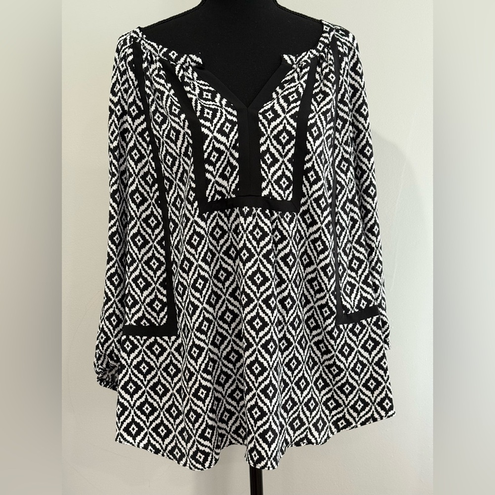 Jones New York XL Black and White Geometric Women's Blouse 323